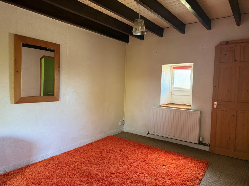 Lot: 121 - SEMI-DETACHED COTTAGE FOR UPDATING WITH GARDENS, PARKING AND PLANNING IN PRINCIPLE - Dining room